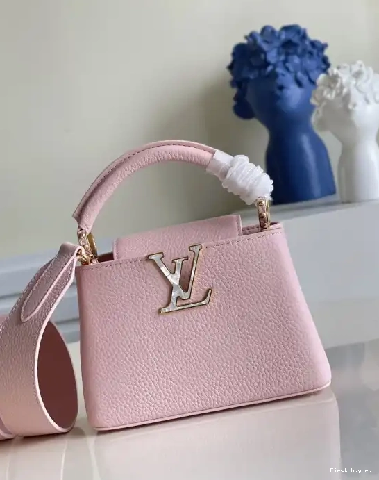 First bag ru LOUIS MINI CAPUCINES VUITTON 0623